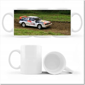 Audi Quattro nyomott mintás bögre az úton