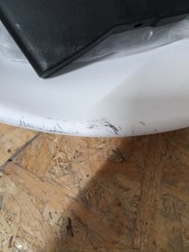 AKCIÓ Fehér-fekete BALI MARK szék fekete lábakkal II. osztály