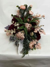 Kompozíció Virágok a sírhoz temető csokor virágtartó művirágok