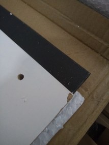 AKCIÓ Fekete étkezőasztal fehér lábakkal MADO 120x80 II. osztály