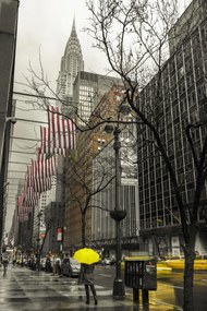 Poszter 30x45cm Nő sárga esernyővel New York utcáin, Assaf Fran