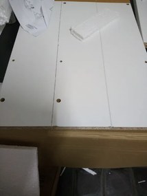 AKCIÓ Fekete étkezőasztal fehér lábakkal MADO 120x80 II. osztály