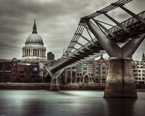 Poszter 50x40cm Kilátás a Szent Pál-székesegyházra és a Temze folyó Millenniumi hídjára,