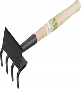 Kerti Kapa Gereblyével, Fa Nyéllel A Kertbe.