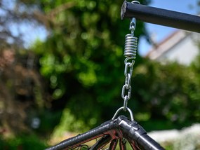 Fekete függőfotel KOKON állvánnyal, szürke párna