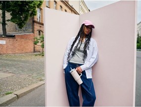 Krémszínű rozsdamentes acél termosz szívószállal 890 ml Quencher H2.O FlowState™ Tumbler Cream 2.0 – Stanley