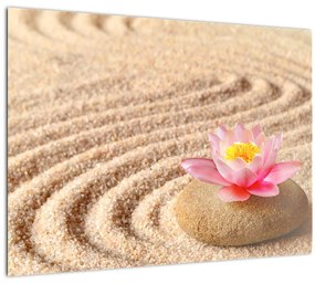 Egy kő, virággal a homokban képe (üvegen) (70x50 cm)
