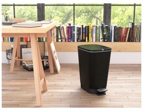 Matt fekete műanyag pedálos szemetes 25 l Chic Bin – KIS