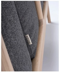 Fawn tölgyfa fotel sötétszürke szövet ülőrésszel - Gazzda