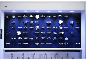 Tükrös ékszerszekrény kerekekkel és LED világítással, zárható, fehér