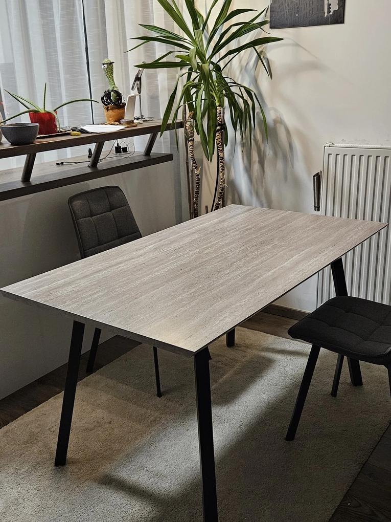 Kicsomagolás és összeszerelés után derült ki, hogy sérült az asztallap, illetve nagyobb mint a megadott méret. Pedig dizájnban és minőségben is megfelelő lenne.