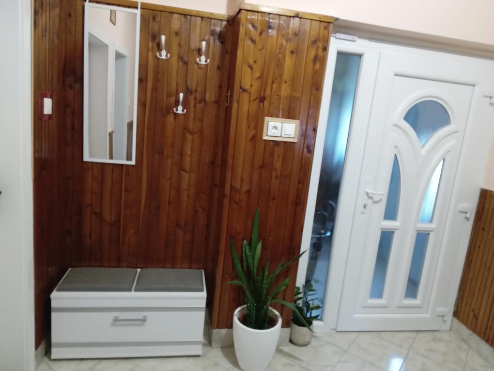 Az ülő pàrnàkhoz szìvesen vettem volna, ha rögzìtőt is tartalmaz a csomag.