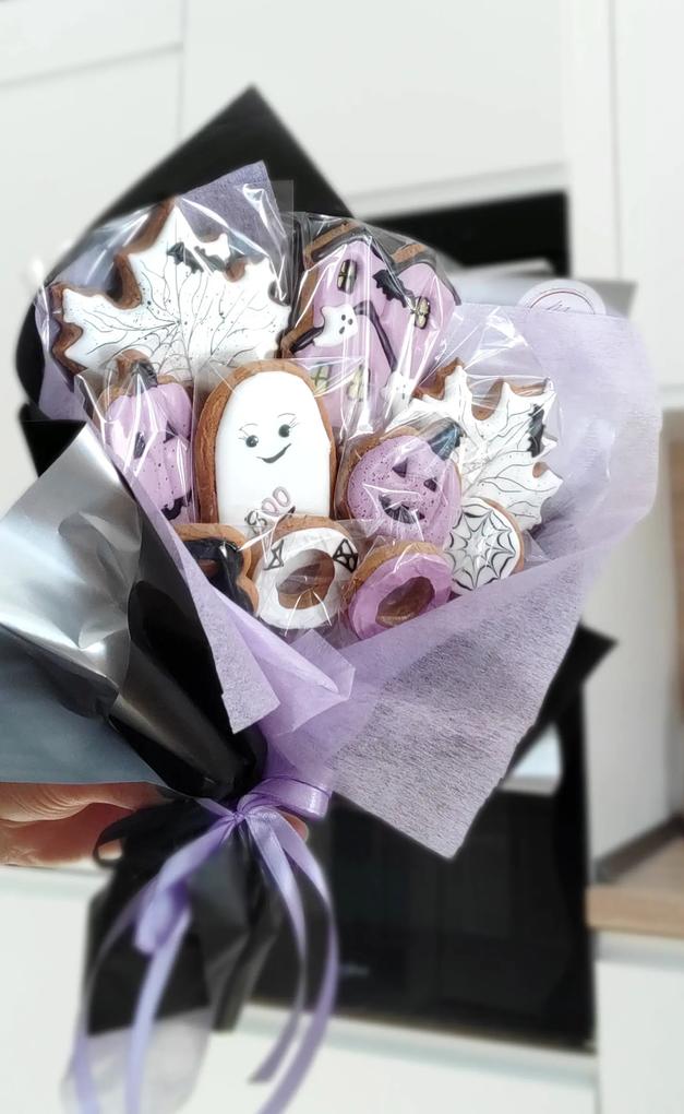 Nagyon szuper csomagoló anyag! 👍
Így mutattak benne a Halloween Mézeskalácsaim... 🤗