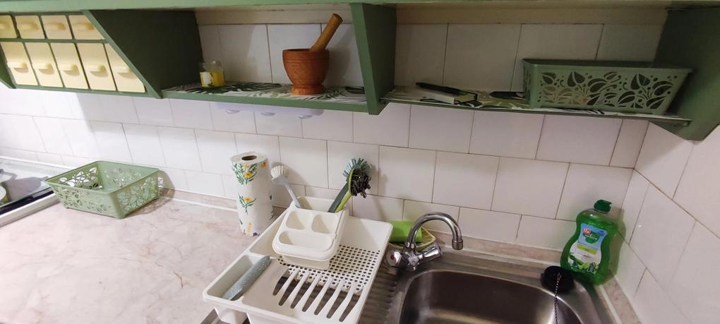 Szuper volt, hogy nem csak a ragasztásra, de fürdőszobai és konyhai szilikonozásra is alkalmas. Igaz kicsit drága , de nagy mennyiség. 