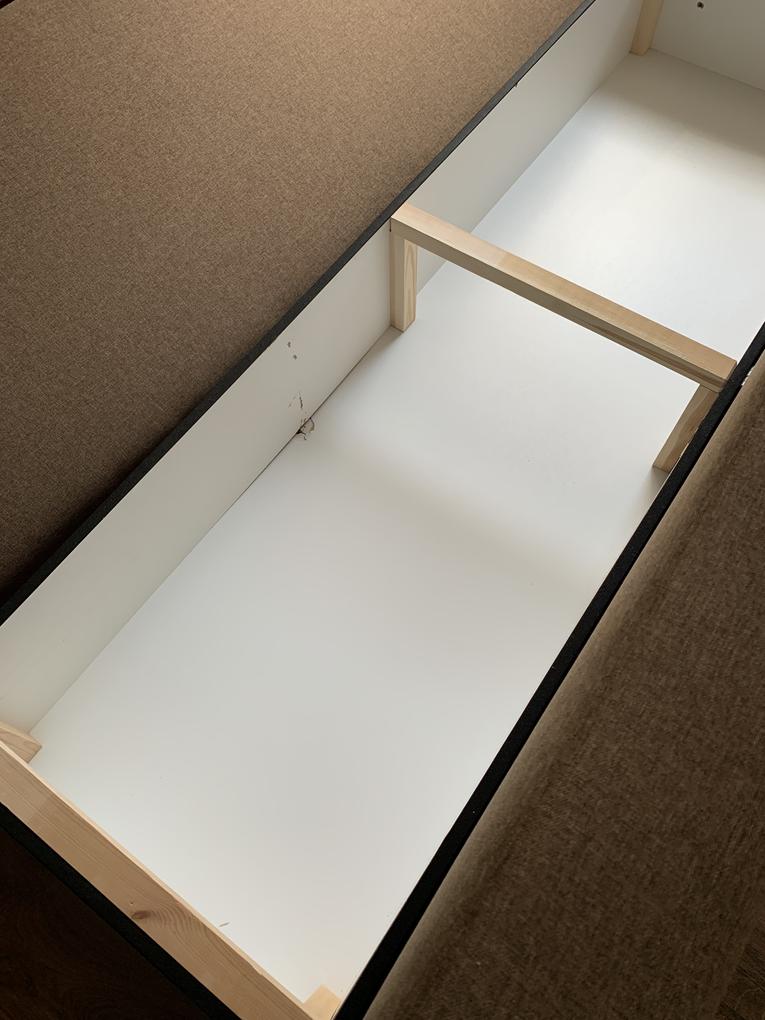 A kanapé sérülten érkezett! 