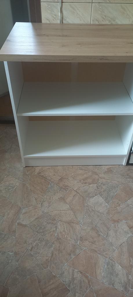 Ajto nélkül érkezett