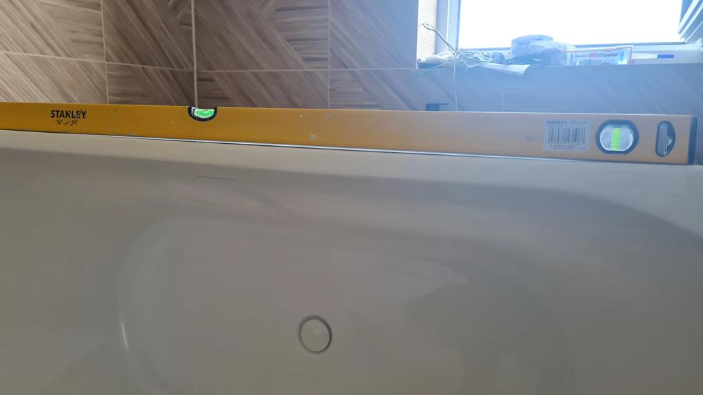 Nem tudom, hogyan tudom ezt a terméket reklamálni, már kibontottam, és csak most vettem észre, hogy a kád széle ferde!