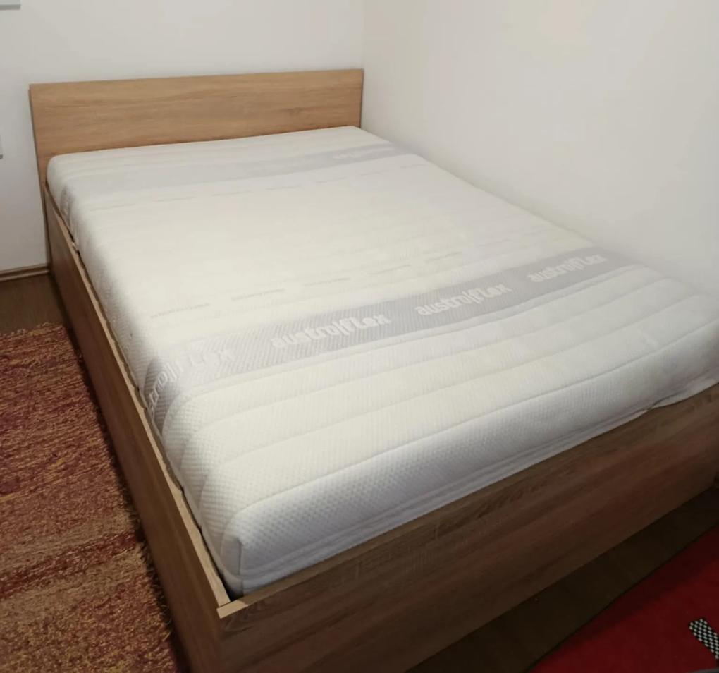 A termék teljesen rendbe van az àgyràcs nekünk annyira nem jó megoldàsnak tűnik mert lécek vannak egy szalaggal összekapcsozva amit az àgyhoz kell pàr csavarral fogatni így az àgy aljàban a helyet nem tudom tàrolàsra hasznàlni.rendes àgyràccsal ez megoldható lenne mert fel lehet emelni. 