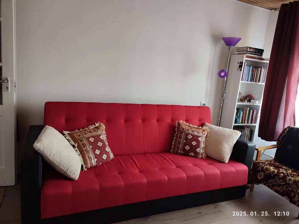 9 hetet vártam rá, de sajnos a szín nem tetszik, de mivel éjjel 11-kor hozták és ennyi várakozási idő után már nem akartam visszaküldeni. 