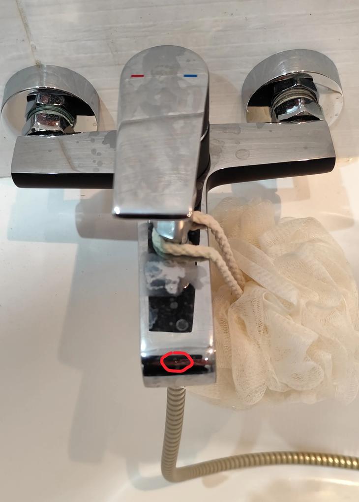 3 nap használat után a víz olyan helyről kezdett szivárogni, ahonnan nem kellett volna.