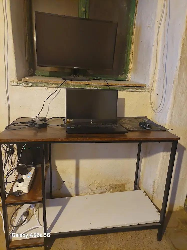 Igy a számitó gépet is biztondágosan oda tudom rakni
