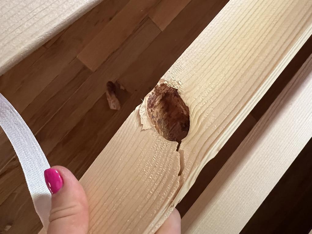 Most raktuk ossze, az agyracs egyik lece eltort, egyszer aludtunk rajta. 🙁 A csavarok sem voltak hozza csomagolva úgy, mint a leírásban szerepelt.  
