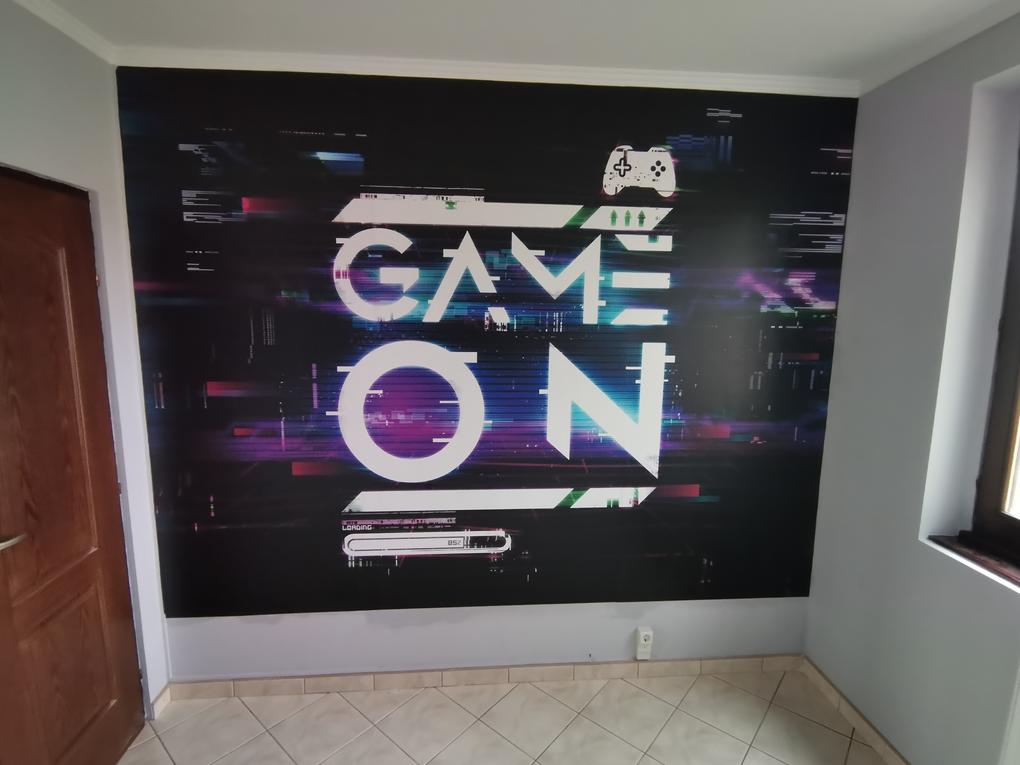 A fal mérete miatt a két szélét le kellett vágni, de így is nagyon jól néz ki.
Könnyű volt vele dolgozni.