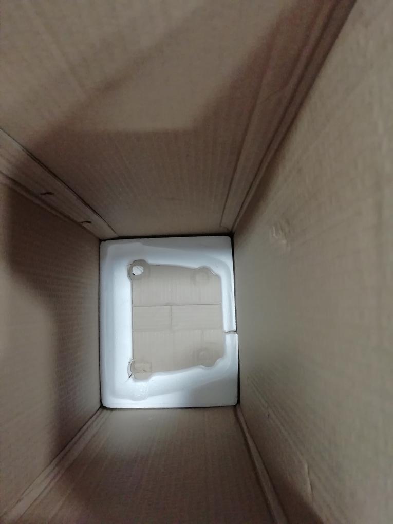 A termék törötten érkezet. Kapcsolatot felvenni önökkel azóta nem lehet. Felháborító! 