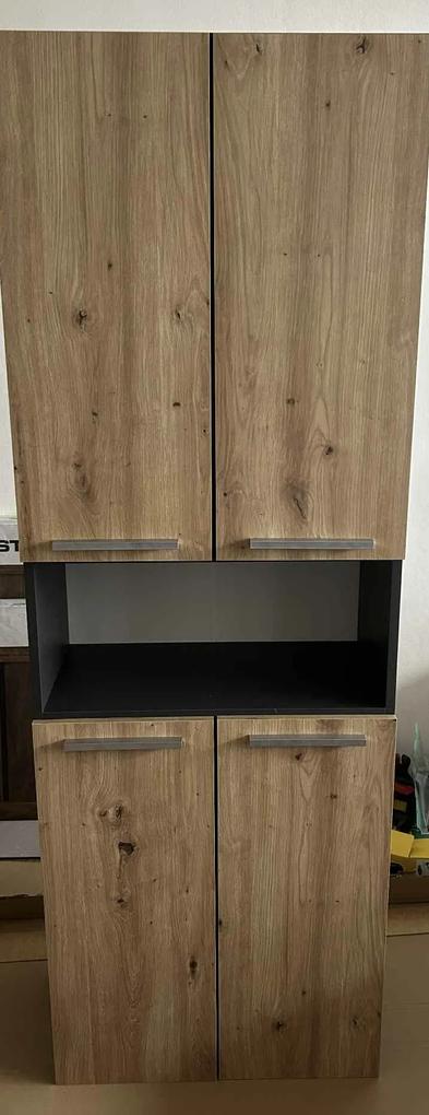 A szekrény szépen néz ki.