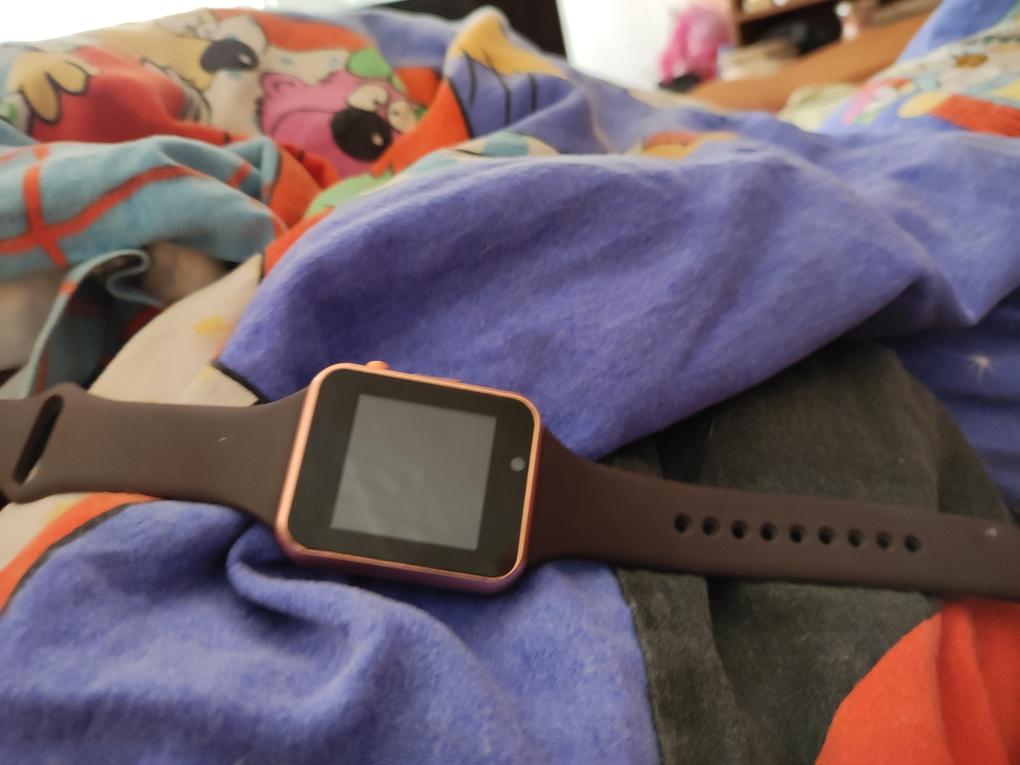 Csatlakoztatva nélkül is 1 nap alatt le merülha csatlakoztatva van a telefonhoz akkor még fèl nap alatt lemerül
