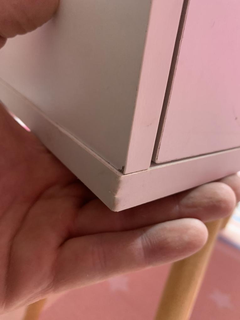 Termék 2 nap alatt megérkezett, de hibásan, hiányosan, leütve, sérülten, pontatlan illesztésekkel, talán használt értékcsökkentett terméknek még elment volna…