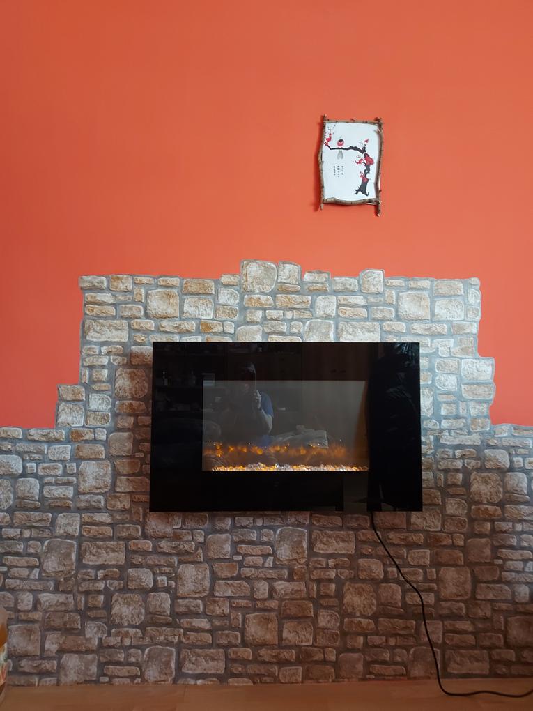 Nagyon mutatós. Könnyű volt vele dolgozni. A "kövek fugáit" időbe és energiába telt összehozni, de megérte! 