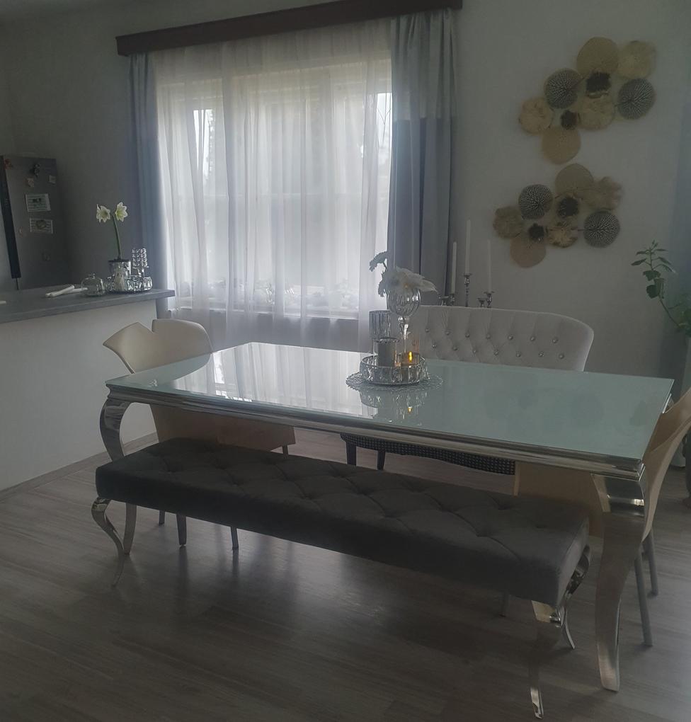 Egy csodálatos desing terméket kaptam, hibátlan csomagolásban. Következő rendelésem egy kisebb méretű dohányzó asztal lesz, ebből a termékcsaládból. Egy exkluzív termékcsalád . Köszönöm szépen. 