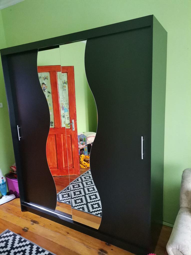 Nagyon szép és pont megfelelő, a család igényének! 