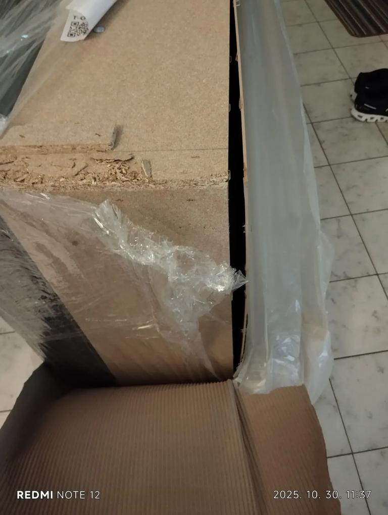 Nagyon szomorú és csalódott vagyok.Az egyik elem sérülten érkezett.😔 Valamint a két fő elemen a huzat színe nagyon eltérő.😔Ami szerintem még fontos lenne a csomaghoz egy összeszerelési útmutató.Ami azt is tartalmazhatná,hogy a lábakat pontosan hol kell elhelyezni.