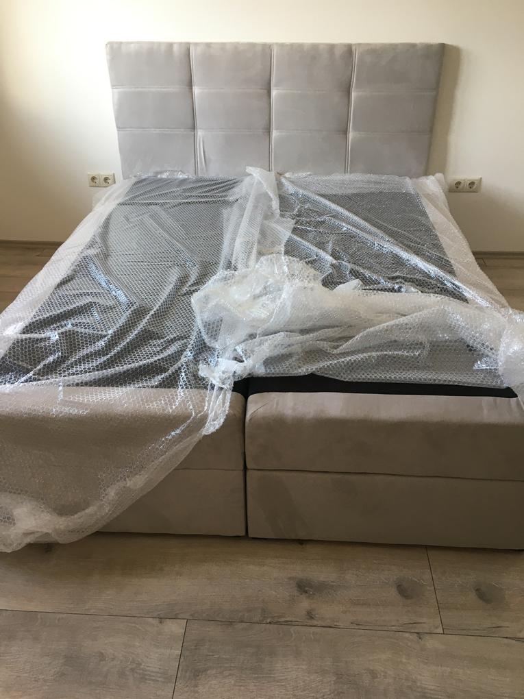 Nem egészen ilyen anyagra számítottam a kép alapján , ez egy plüss anyag és nem szövet, bár a leírásban nem szerepel konkrétan, hogy miylen anyagú a kárpitozás. A matrac teteje egy fekete szövet anyag, ez sem szerepel a képeken vagy a leírásban. Pontosabb leírést kellene adni. Ennek ellenéra az ágy szép, kényelmes , könnyű volt összeszerelni . Az ügyfészolgálat kedves , pontos tájékoztatást adott a szállítás időpontjáról, a soför segítőkész volt. Összességében ajánlom a webshopot .