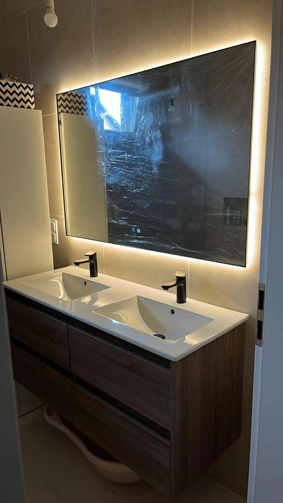 Esztétikus, jól mutató tükör, amely ár-érték arányban teljesen megfelelő. Az apró hibák nem feltűnőek, így könnyen együtt tudunk élni velük.