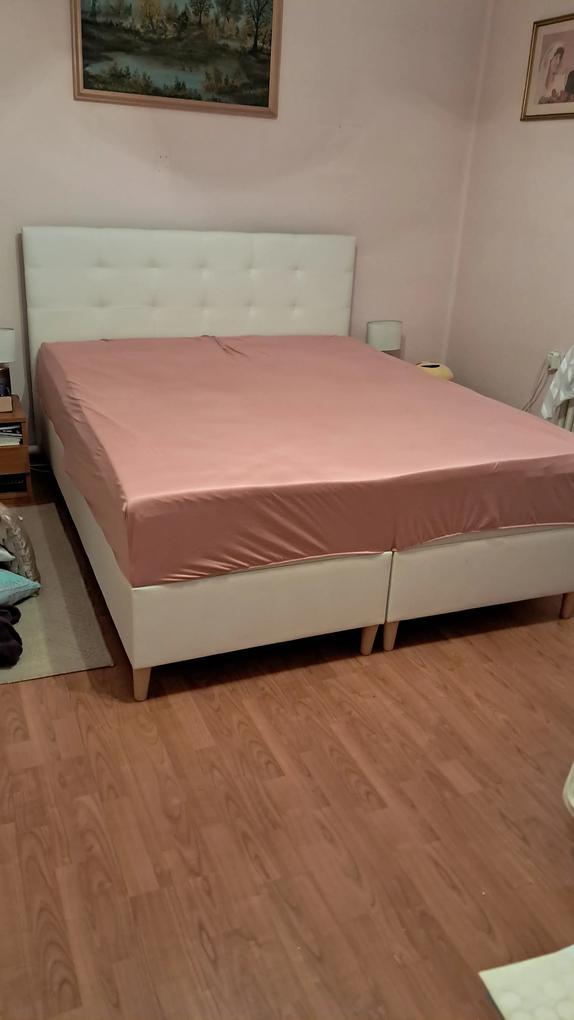 Szeretem, de időbe telik megszokni a magasságát. Osszességében ajánlani tudom. 