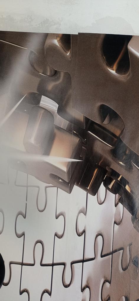 A tapéta jó minőségű, könnyen illeszthető. Felrakáskor azt tapasztaltam hogy a gép nem jó helyen vágta el a 2. számú tapéta tetejét. 