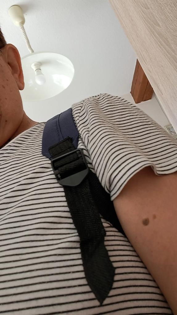A vállpántok párnázása rövid, nyáron, a melegben elég kényelmetlen így vinni, kidörzsöli a bőrt.