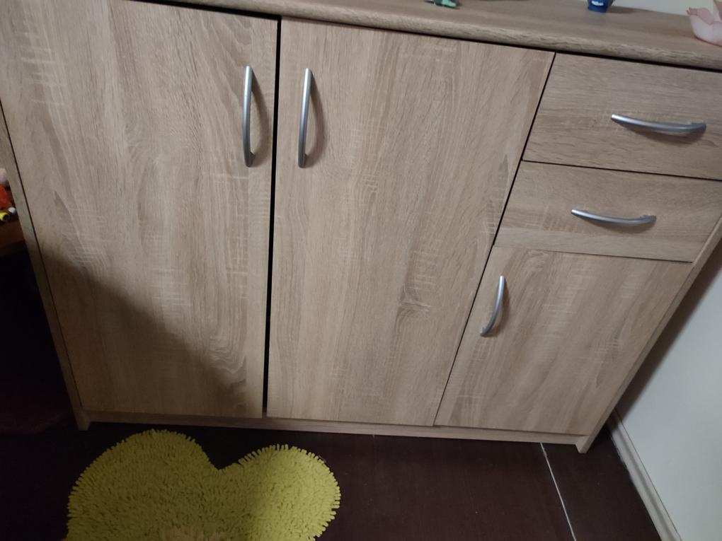 Színben teljesen màs mint amit rendeltem.de amúgy ok.