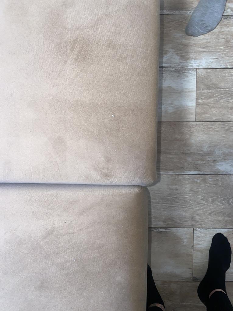 5 hetes várakozás után a termék hibásan érkezett . A részeken lévő sín ami össze kapcsolja az elemeket nem megfelelő helyen van , igy nem illeszkednek a darabok . Anyaga foltos , hibás . Jobb oldali fekvőfelülete 1 cm el hosszabb mint a bal . Jelzésem után 2,5 héttel kerestek meg a majdani cserével kapcsolatban . Tehát 8 hetet vártam egy rossz ágyra . önköltségen megcsináltattam a síneket , hogy legalább össze lehessen szerelni .Innen többet nem rendelek semmit és nem is ajánlom senkinek ! 