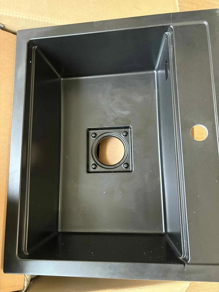 Ma építettük volna be a mosogatót... sajnos mind a 4 sarka törött...