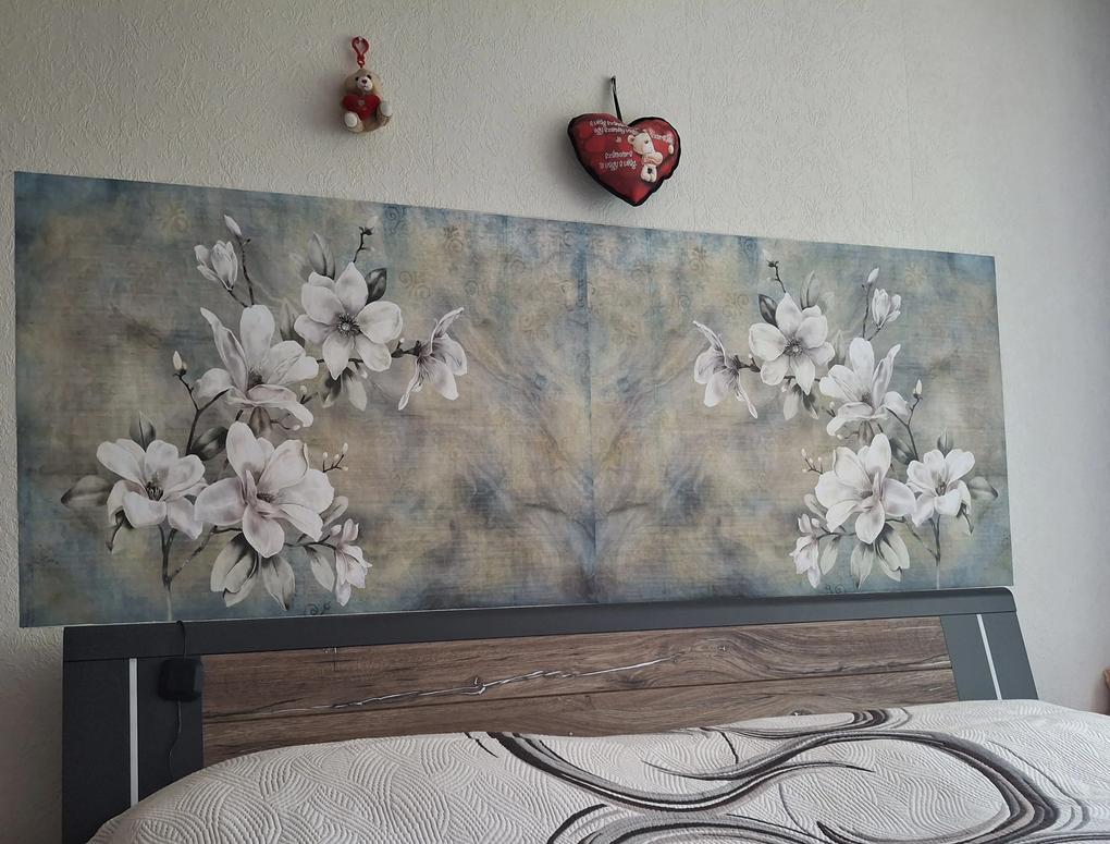 Egyszerűbb lett volna felrakni, ha már eleve méretre vágva érkezik, de így sem volt túl nagy kihívás. Talán a szélei szebbek lennének, ha gép vágja el és nem mi otthon.