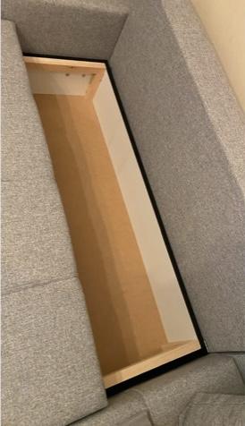 Az oldalon a képek csak illusztracio ez sehol nincs feltuntetve .. 
a parnak nem érnek végig teljesen más mint a hirdetésben 
Hianyzik 1 merevito és 1 zsanér lsd. 2. Kép 