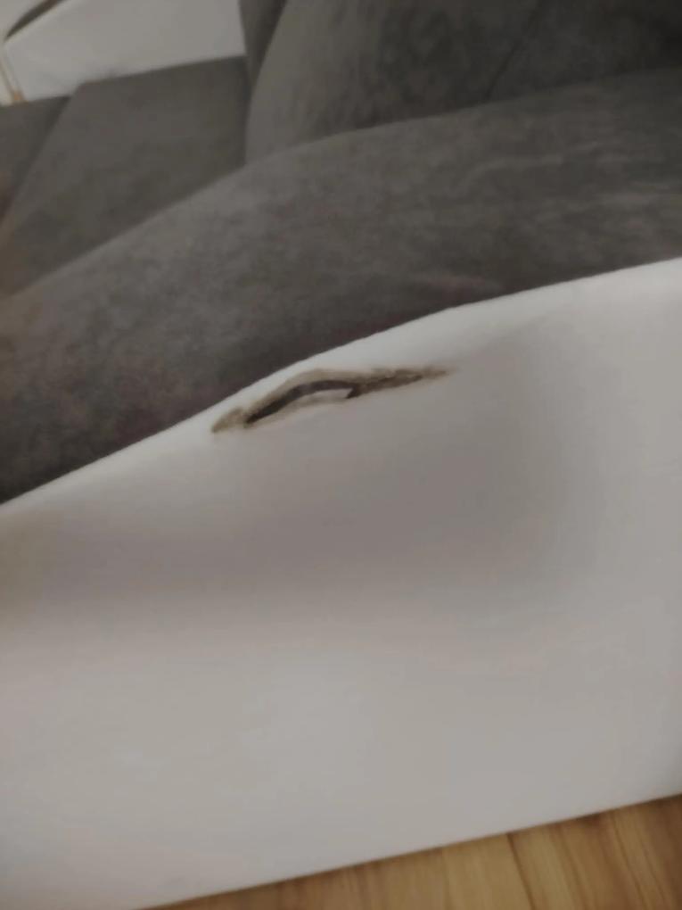 Szakadt szövettel érkezett a termék