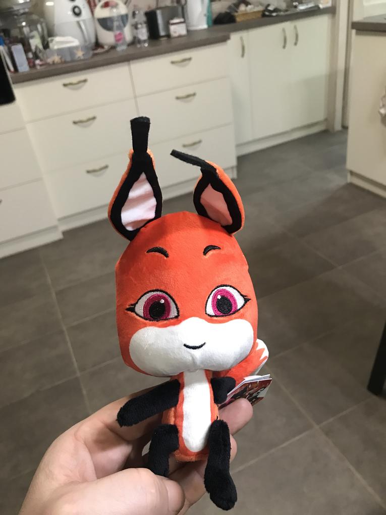 Katica bogarat rendeltem nem ezt kaptam!
Katicabogar es feketemacska plust rendeltem. Eleve azt gondoltam ket plusst kapok de a katica a lenyeg igy ezt elfogadtam hogy felreertettem…
Levelet kapok hogy a piros katicat tudjak kukuldeni, valaszoltam jo az hisz azt rendeltuk. Erre kikuldenek valami pirosas narancssargas mokust. El tudom fogadni hogy ez piros, de ez nem a katica amire a 4 eves unokam ra van kattanva… 
Nekem ez atveresnek tunik…
