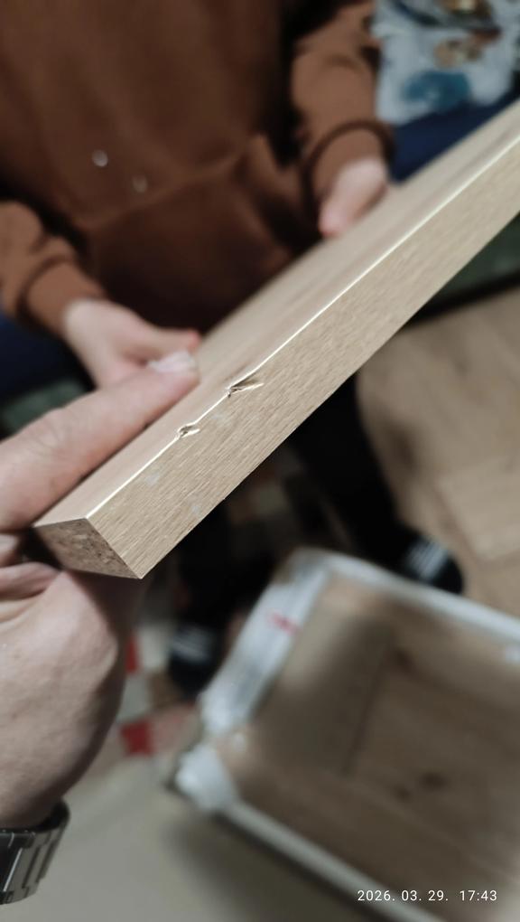 Köszönjük szépen, tegnap összeszereltük. Sajnos pár apró sérülés tapasztalható az elemekken. Nem egyértelmű, hogy a szállítás miatt, vagy még gyártás során keletkezett.