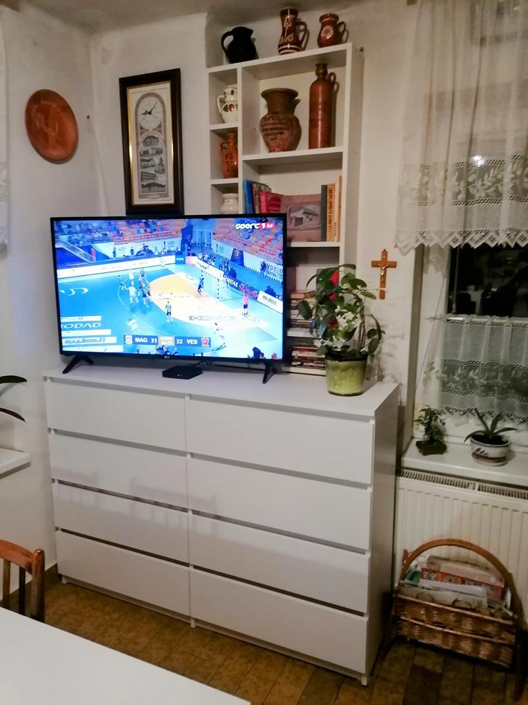 Pontosan olyan, amilyent szerettem volna. Méret megfelelő, bőségesen elfér benne minden. Talán a fiókok belső oldalai lehetnének kicsit magasabbak, de így se rossz! 