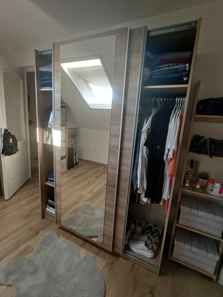 Masszív anyagú, modern szekrény! 